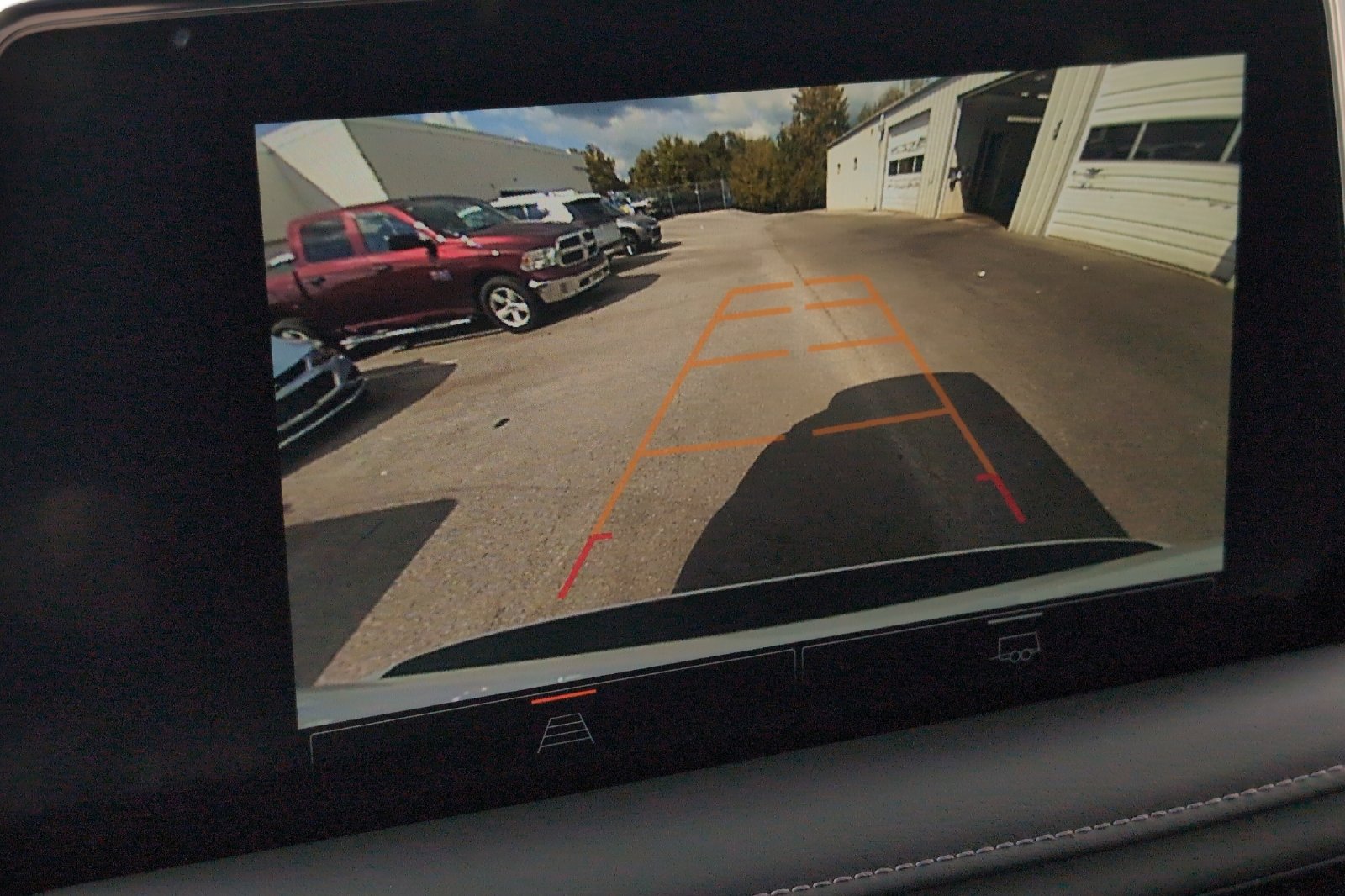 Used 2023 White GMC SLE image 22