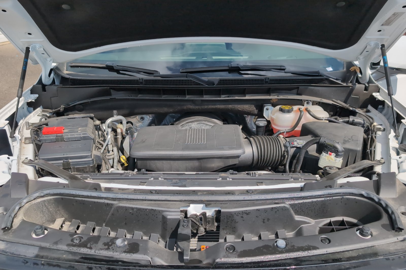 Used 2023 White GMC SLE image 31