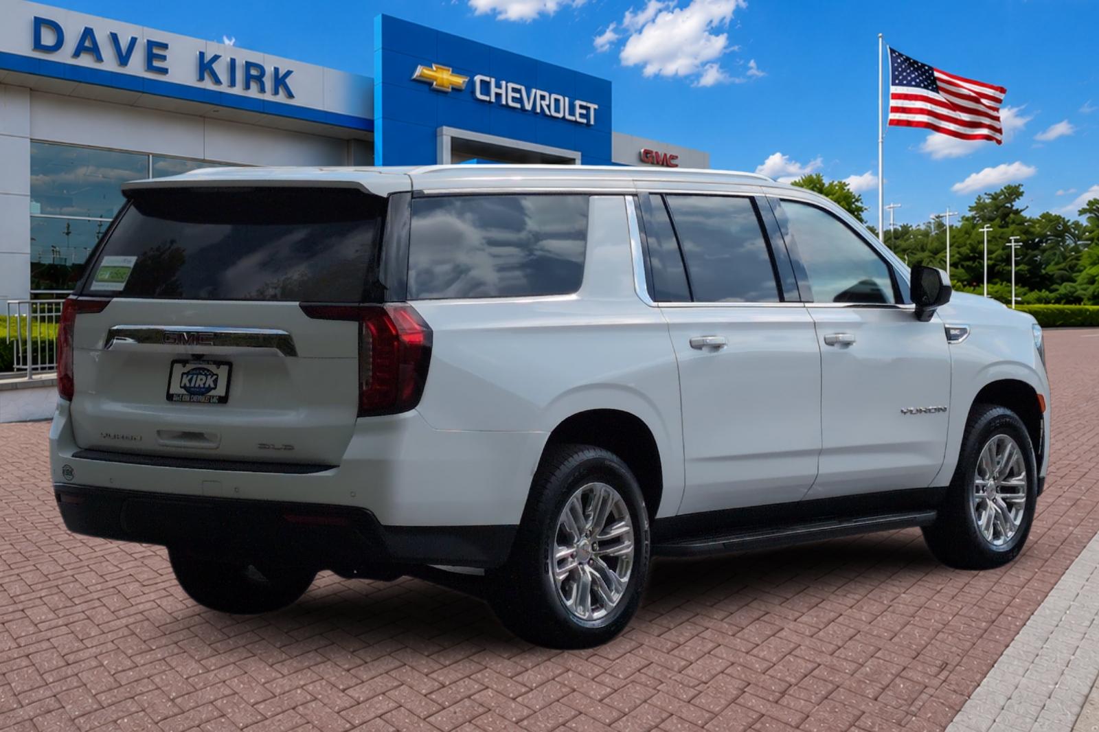 Used 2023 White GMC SLE image 3