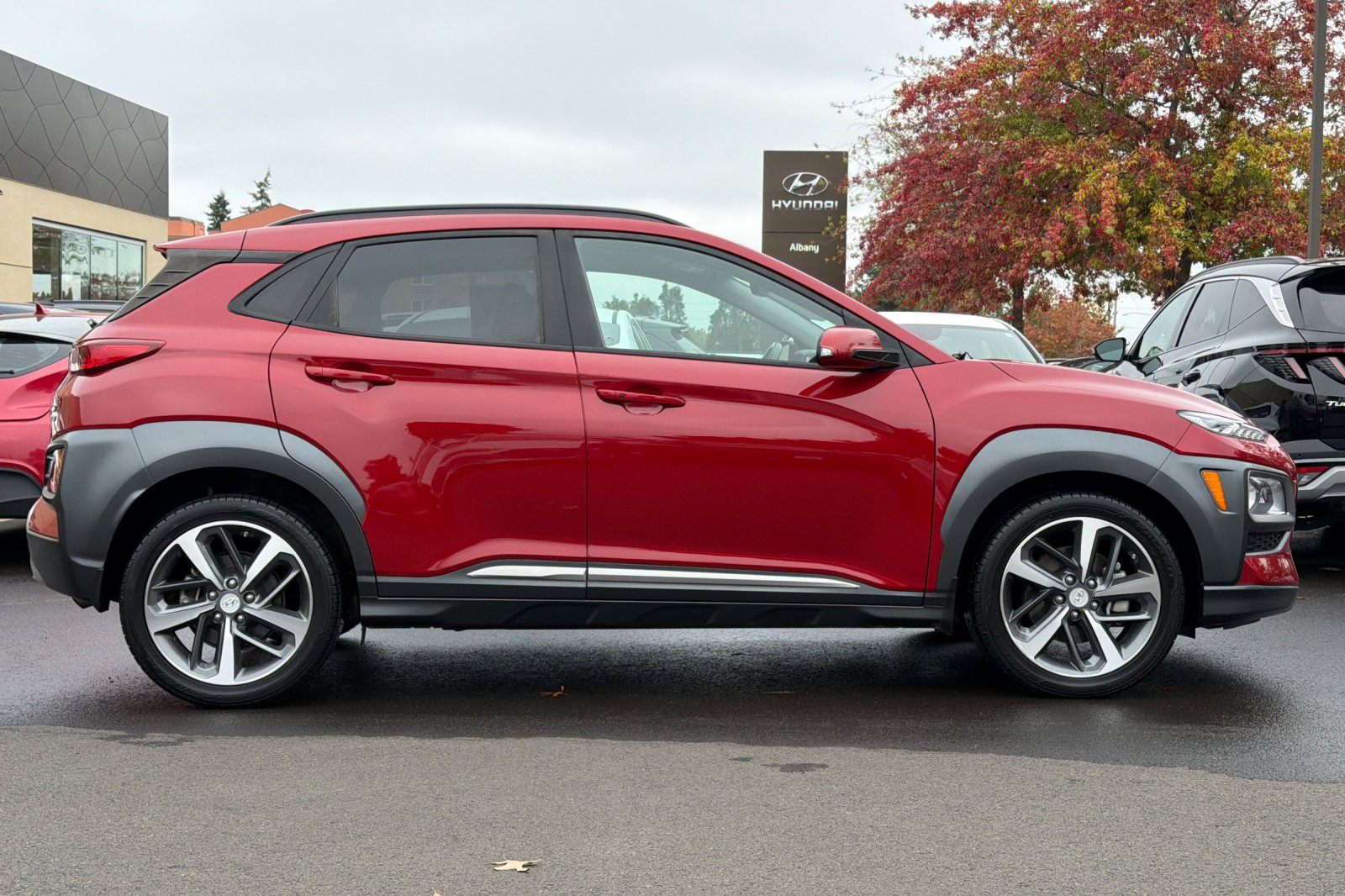 Used 2019 Red Hyundai Ultimate image 3