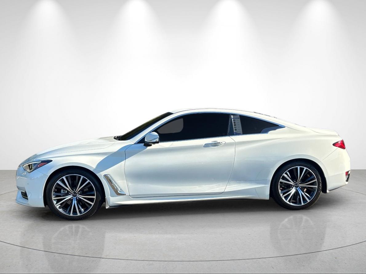Certified Used 2022 Pure White INFINITI LUXE image 2