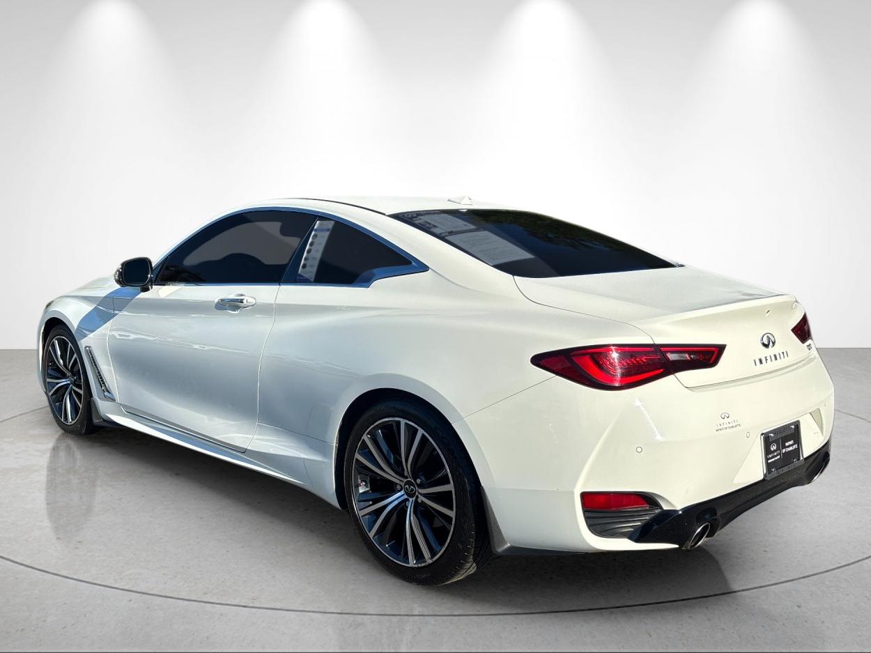 Certified Used 2022 Pure White INFINITI LUXE image 3