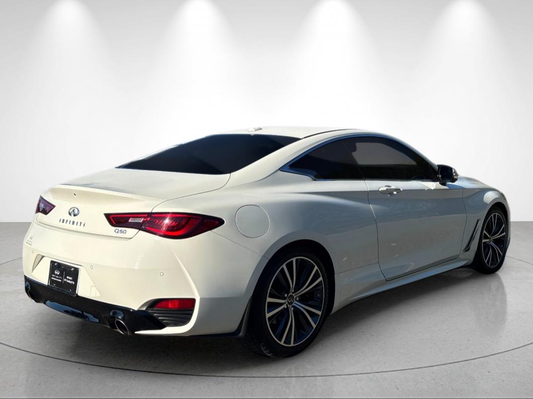 Certified Used 2022 Pure White INFINITI LUXE image 5