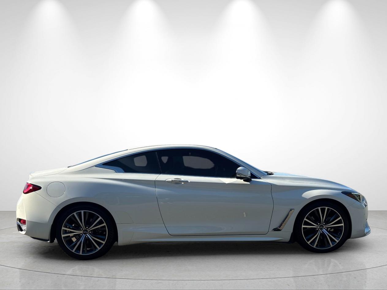Certified Used 2022 Pure White INFINITI LUXE image 6