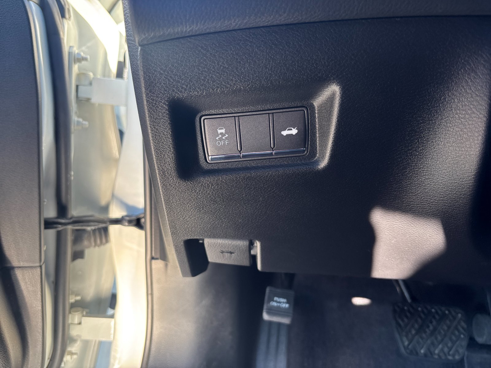 Certified Used 2022 Pure White INFINITI LUXE image 17