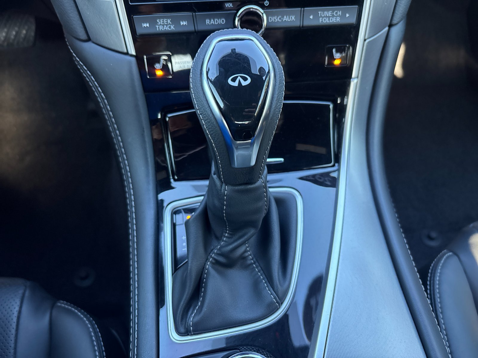 Certified Used 2022 Pure White INFINITI LUXE image 28