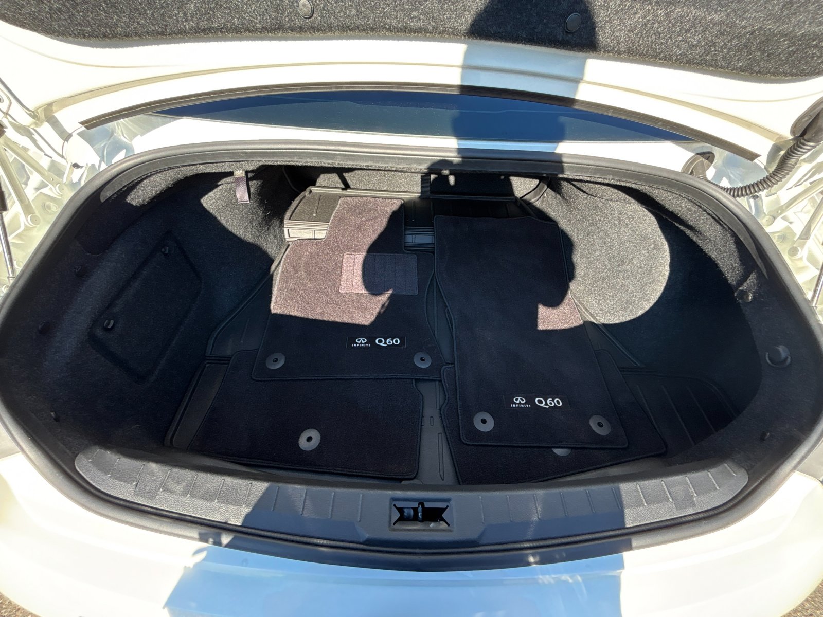 Certified Used 2022 Pure White INFINITI LUXE image 34