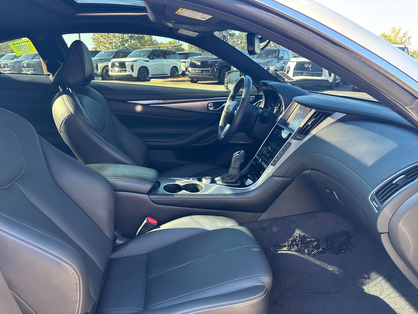 Certified Used 2022 Pure White INFINITI LUXE image 38