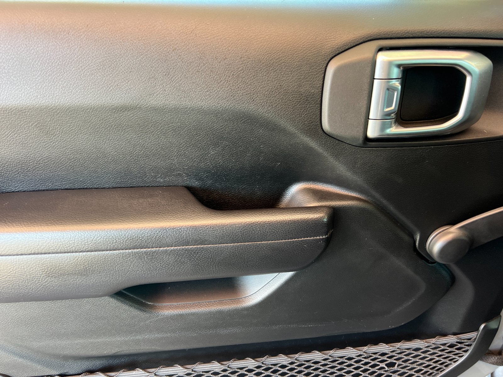 Used 2018 Gray Jeep Unlimited Sport image 10