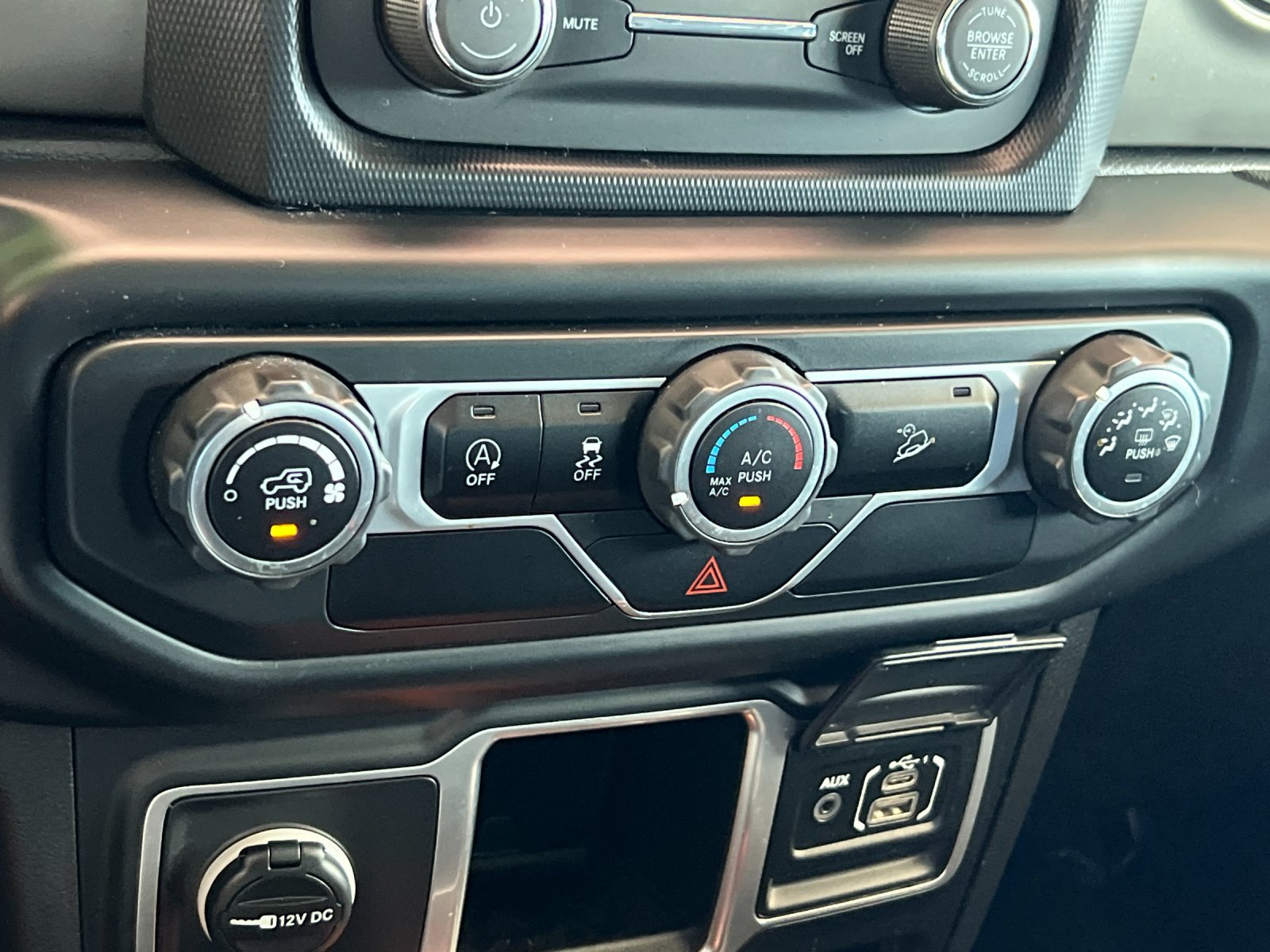 Used 2018 Gray Jeep Unlimited Sport image 18