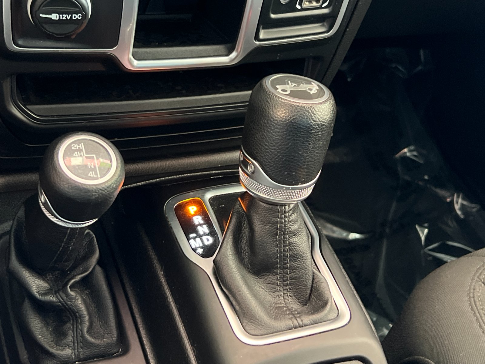 Used 2018 Gray Jeep Unlimited Sport image 19