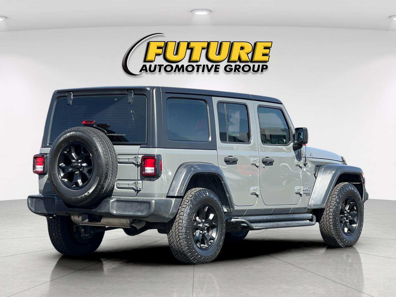 Used 2018 Gray Jeep Unlimited Sport image 3