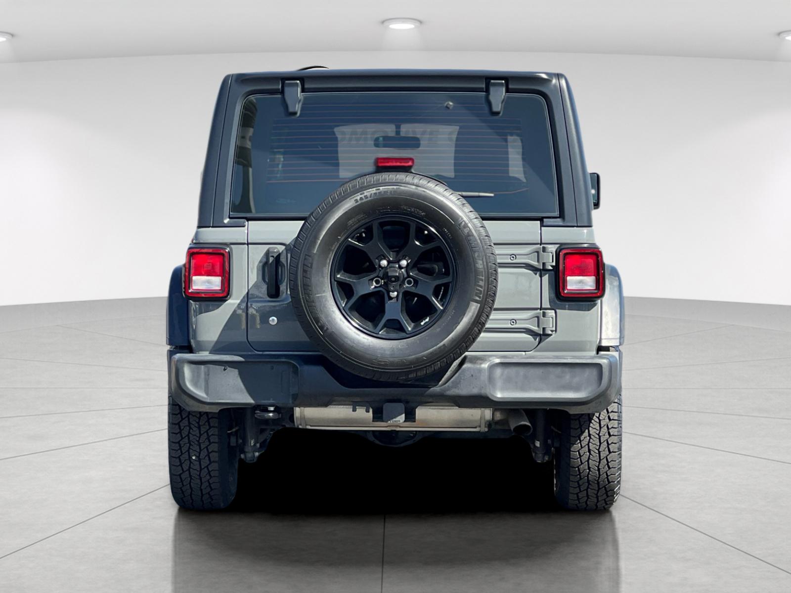 Used 2018 Gray Jeep Unlimited Sport image 4