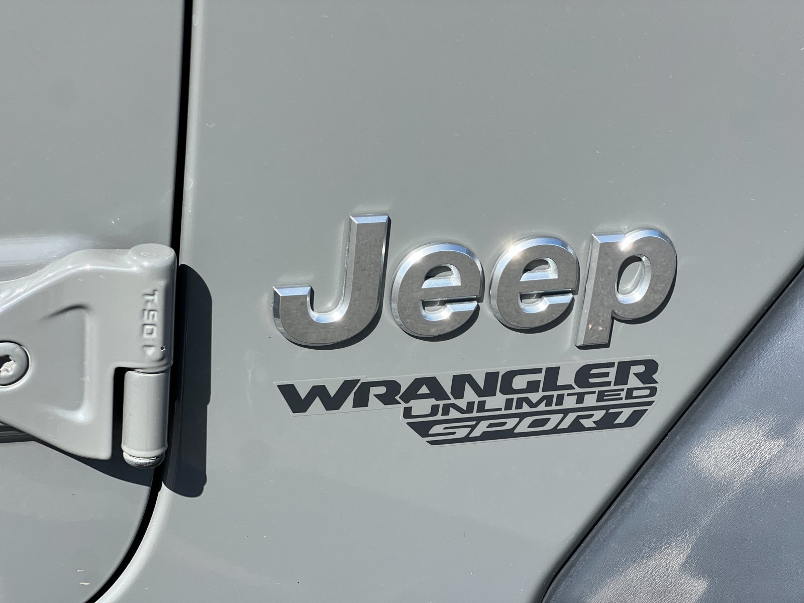 Used 2018 Gray Jeep Unlimited Sport image 23