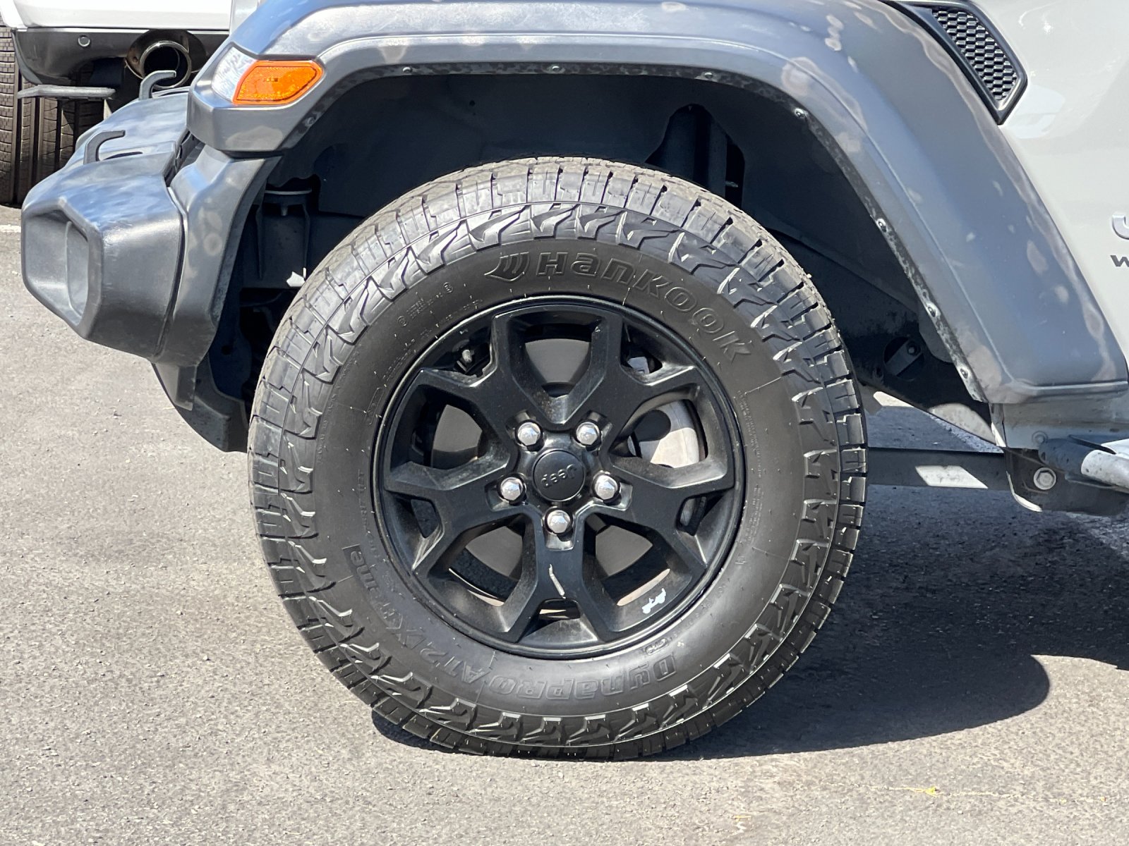 Used 2018 Gray Jeep Unlimited Sport image 22
