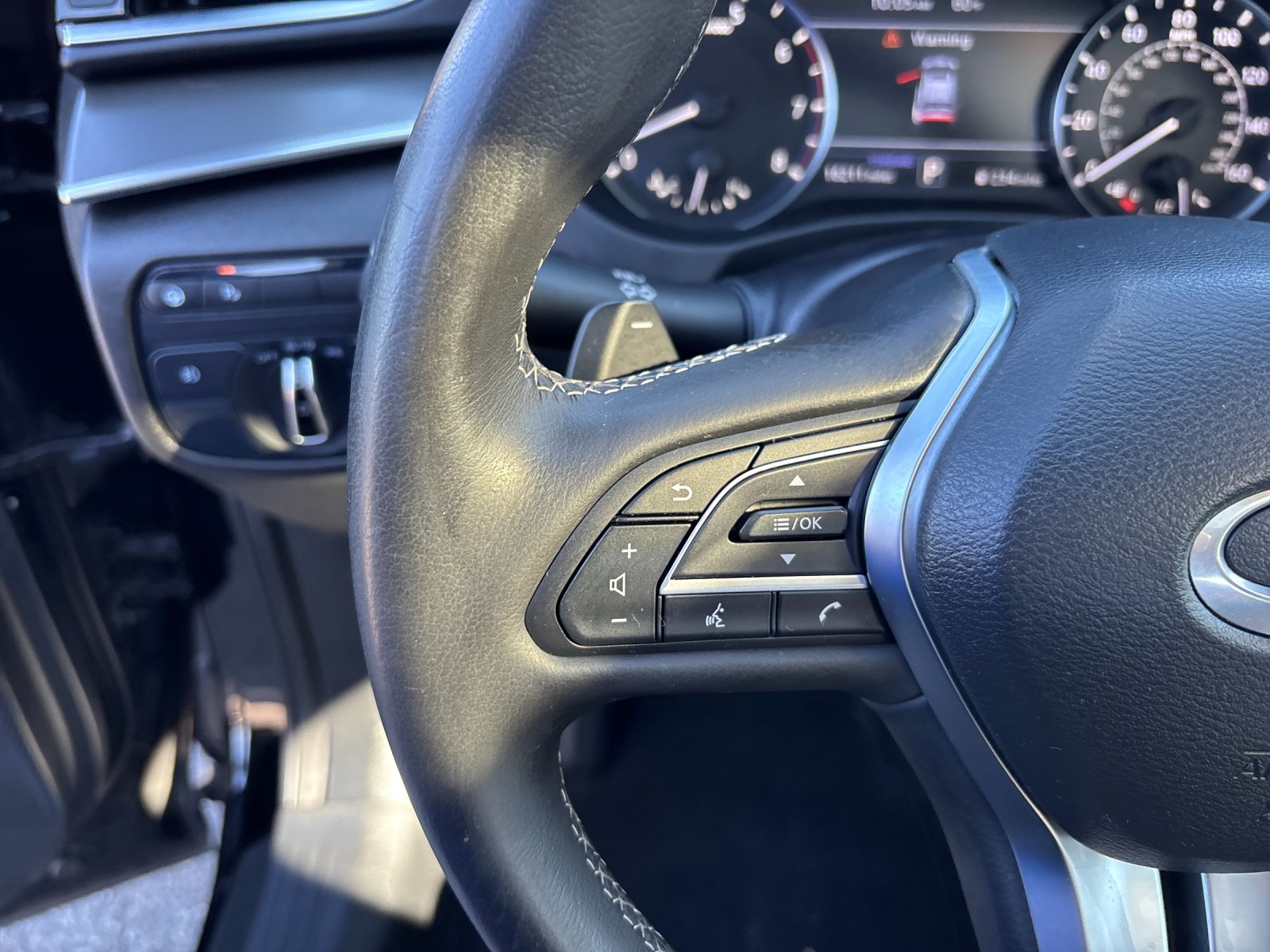 Certified Used 2023 Black Obsidian INFINITI LUXE image 18