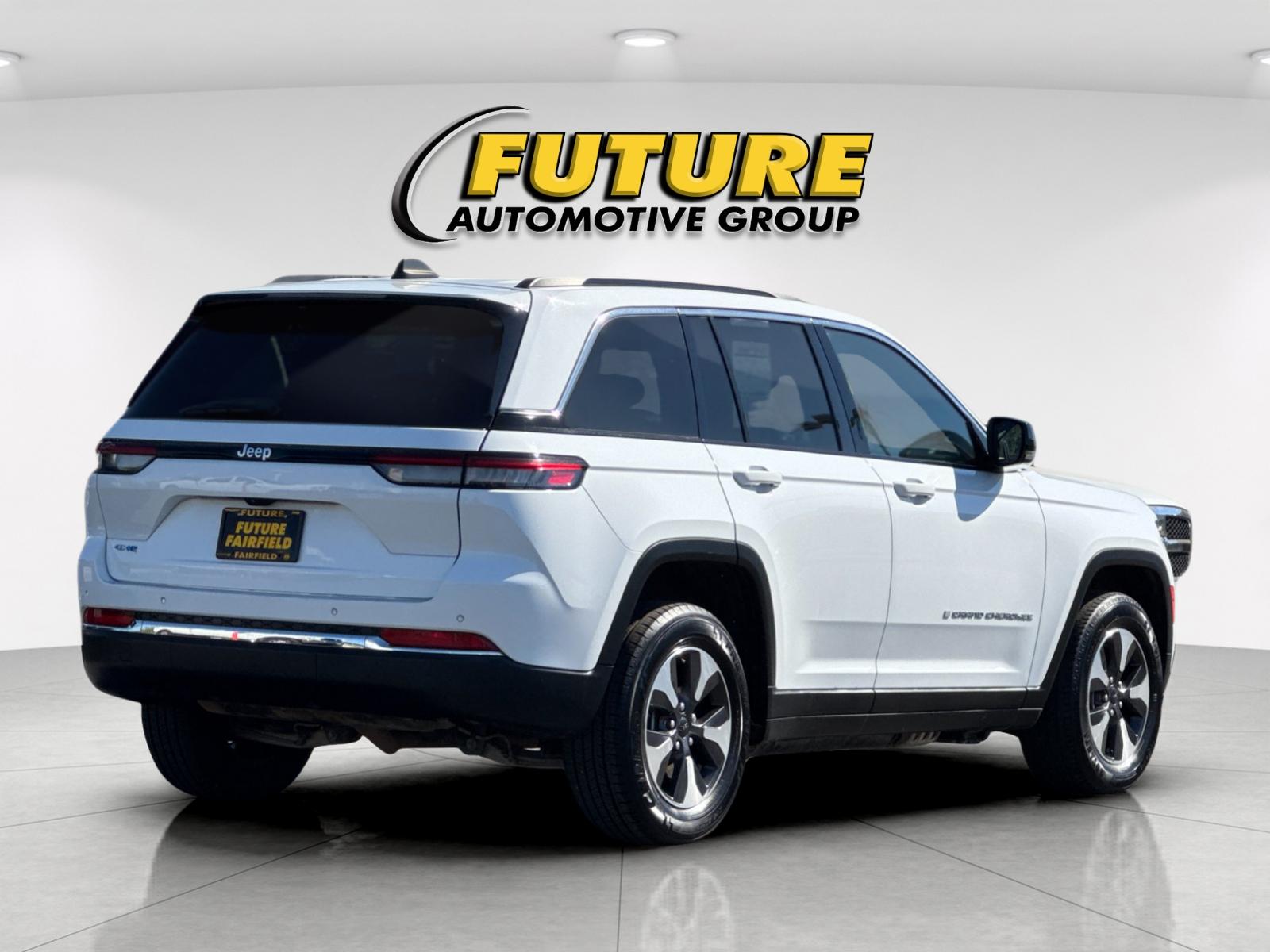 Used 2024 White Jeep 4xe image 3