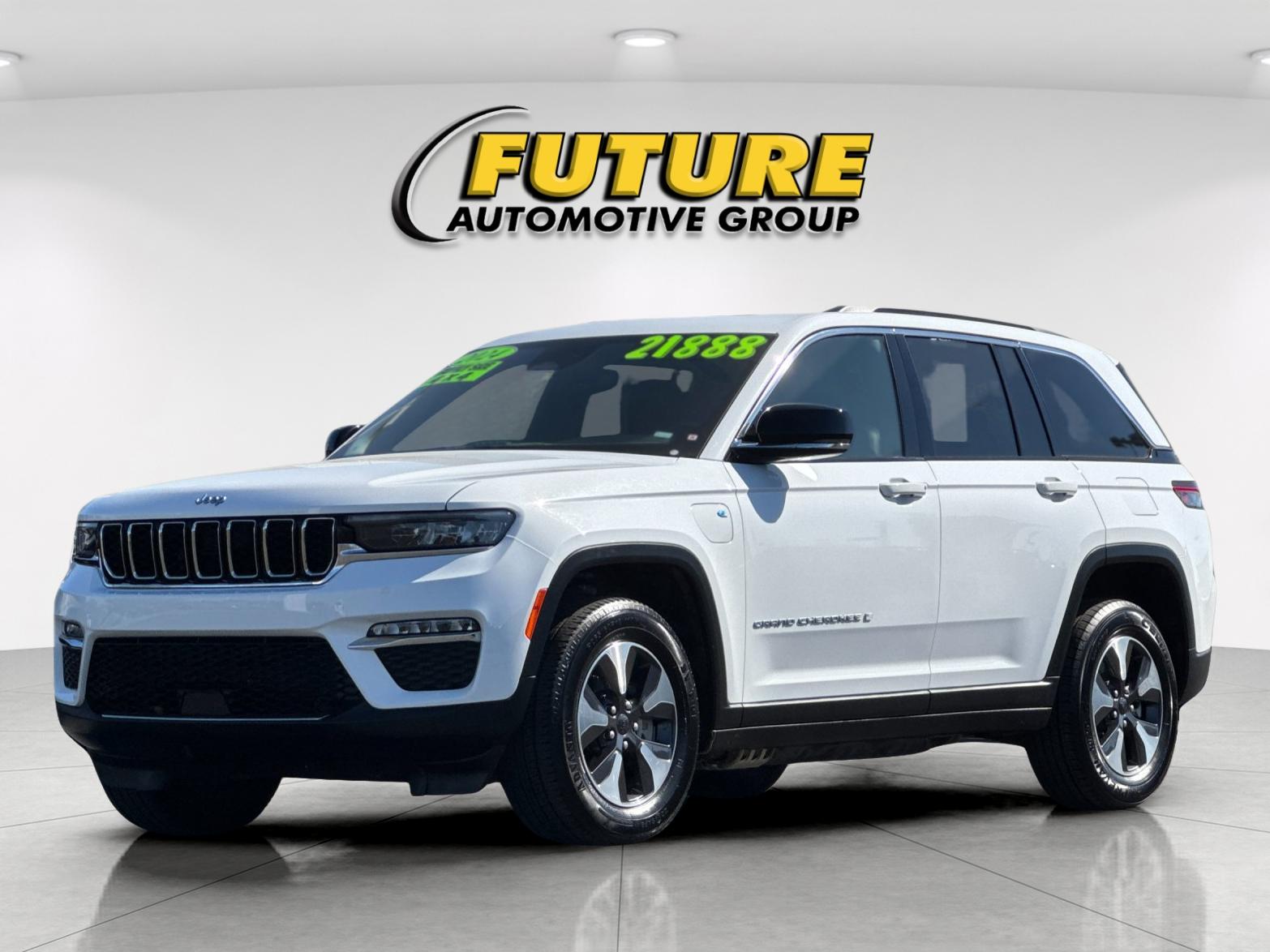 Used 2024 White Jeep 4xe image 7