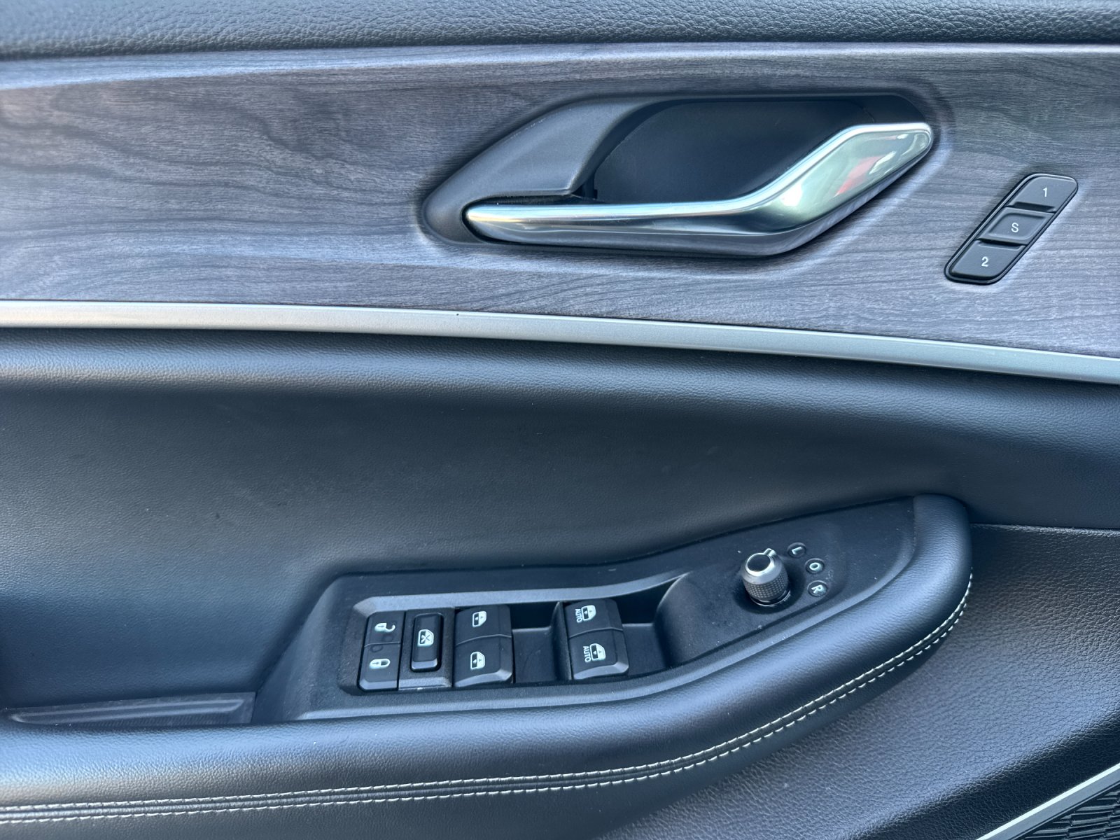 Used 2024 White Jeep 4xe image 10