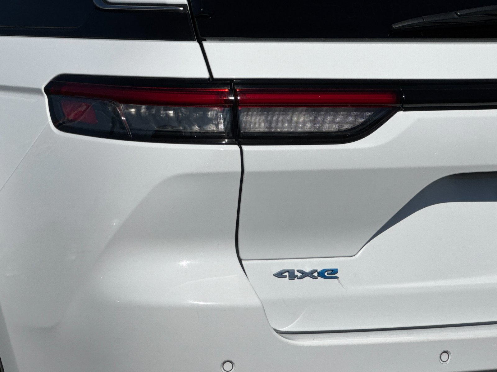 Used 2024 White Jeep 4xe image 26