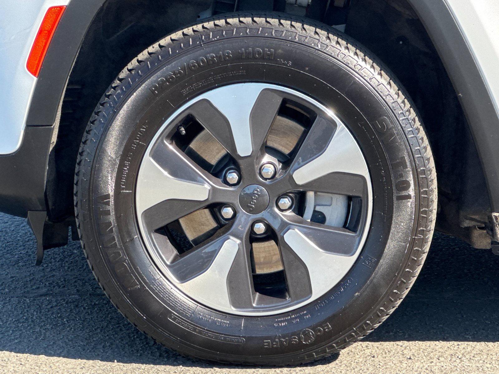 Used 2024 White Jeep 4xe image 25