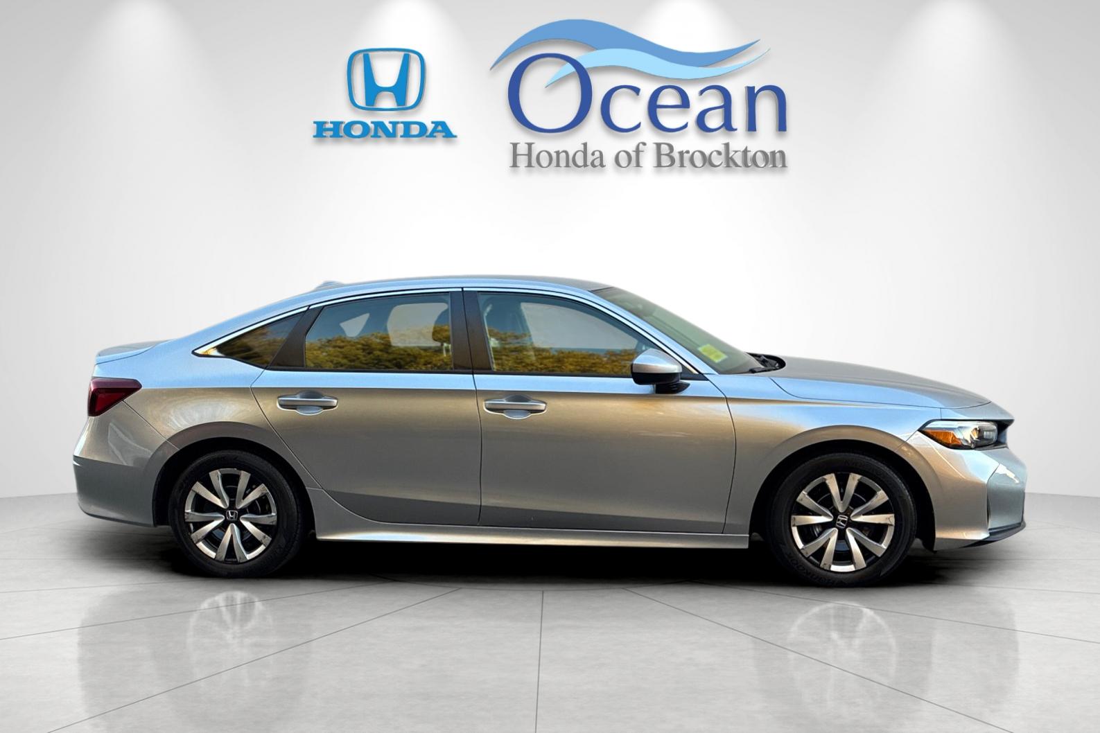 Used 2026 Solar Silver Metallic Honda LX image 2