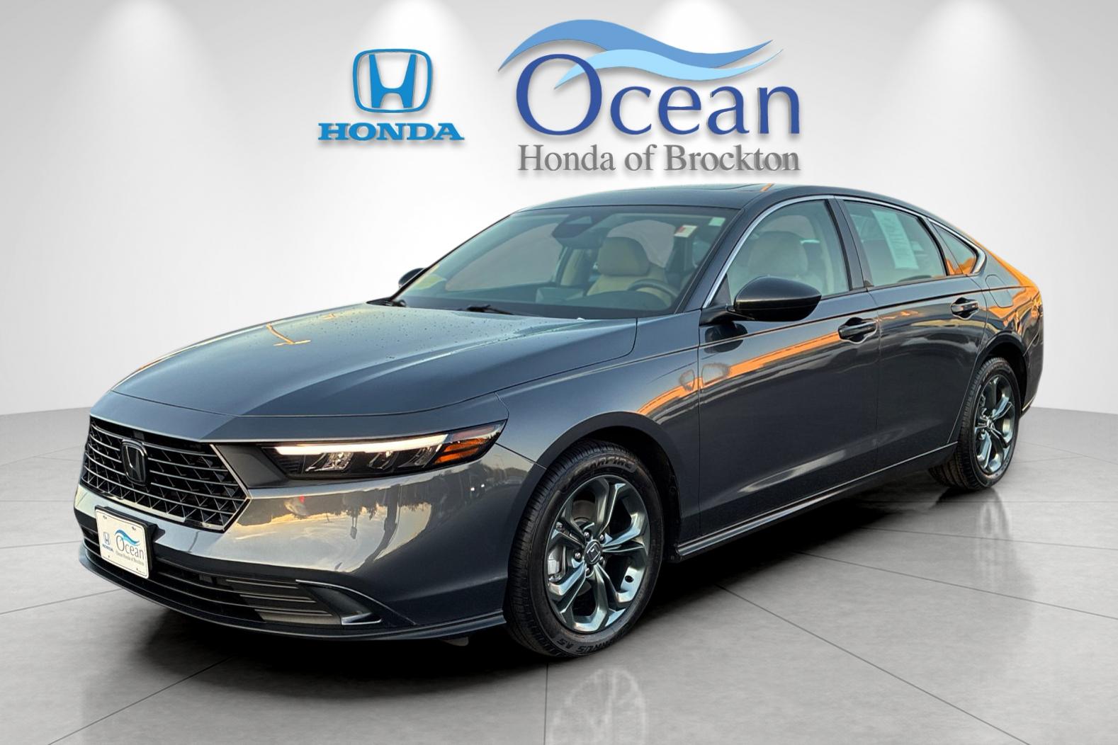 Used 2023 Meteorite Gray Metallic Honda EX image 7