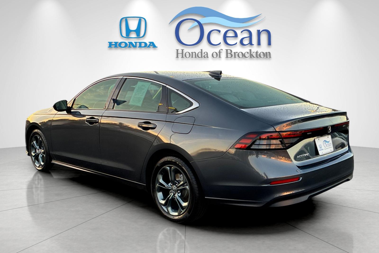Used 2023 Meteorite Gray Metallic Honda EX image 5