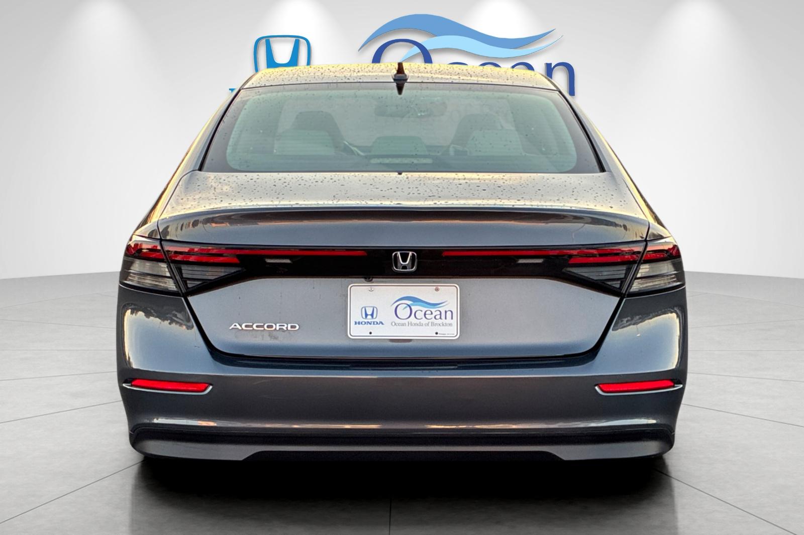 Used 2023 Meteorite Gray Metallic Honda EX image 4