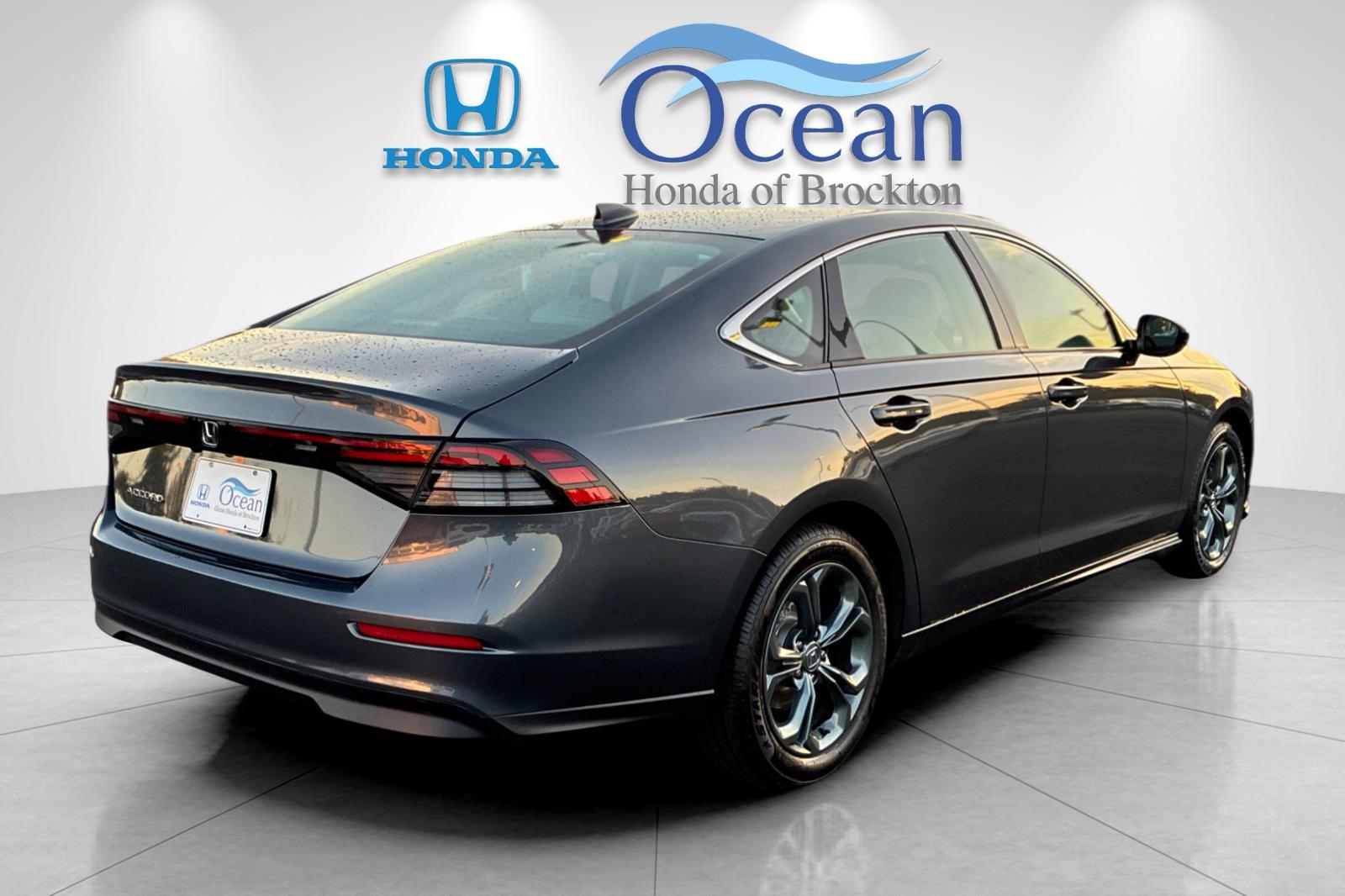 Used 2023 Meteorite Gray Metallic Honda EX image 3