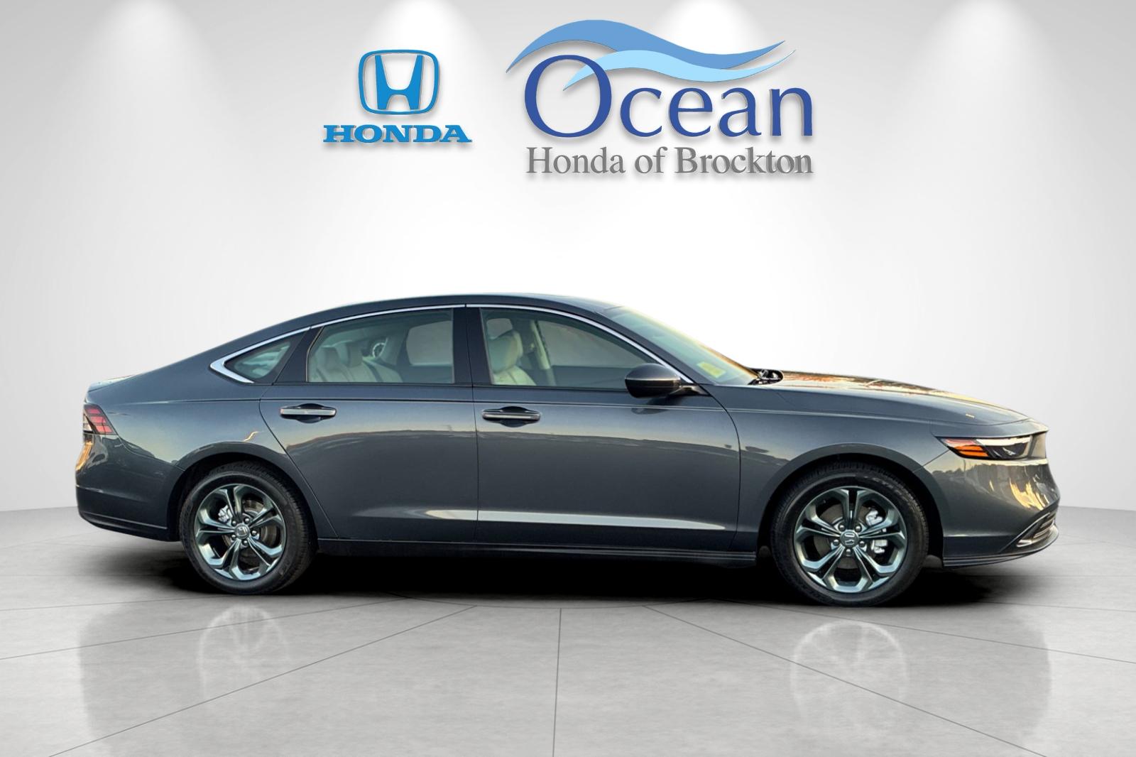 Used 2023 Meteorite Gray Metallic Honda EX image 2
