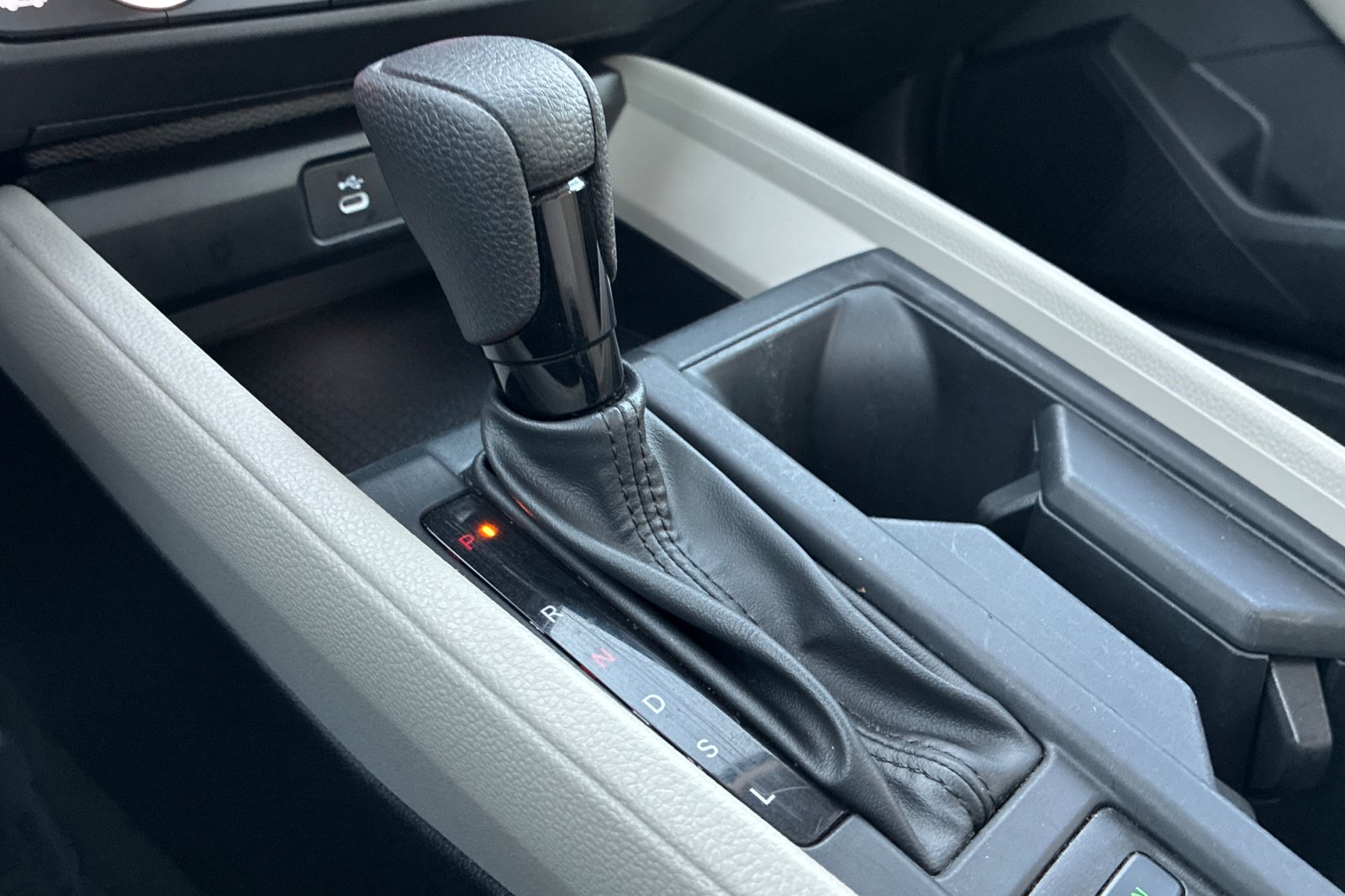 Used 2023 Meteorite Gray Metallic Honda EX image 28