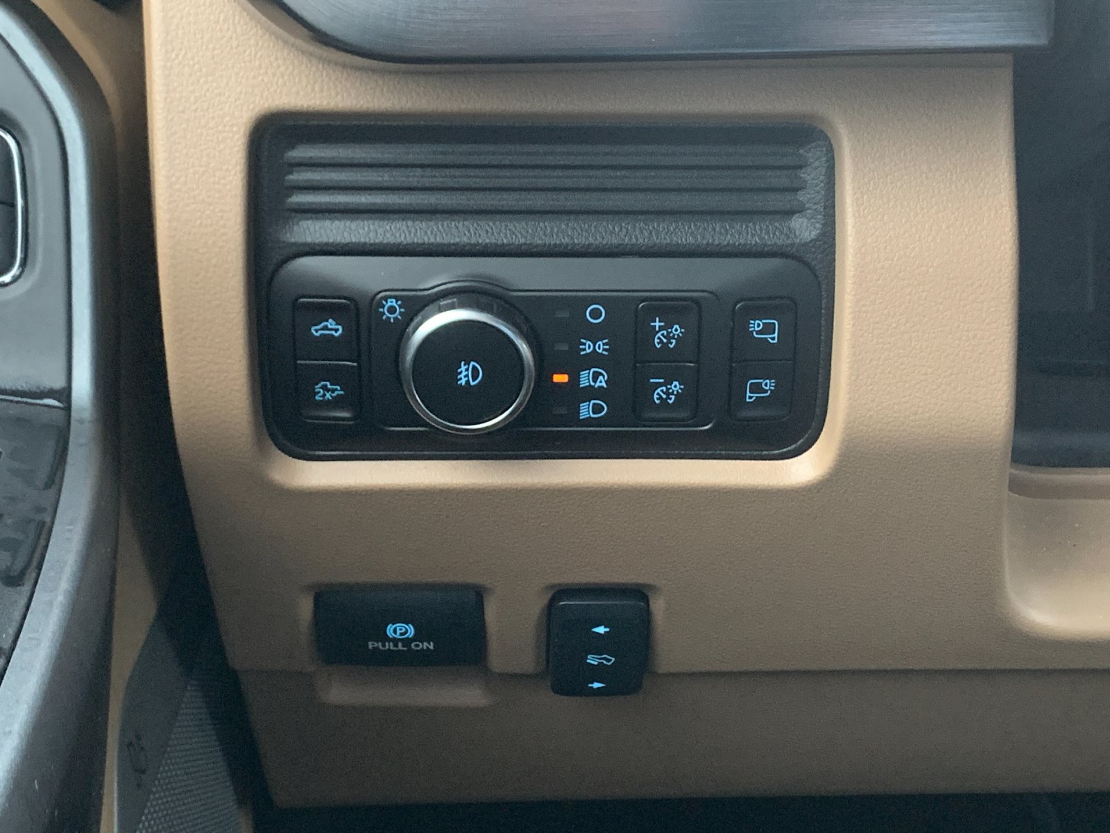 Used 2026 White Ford Lariat image 32