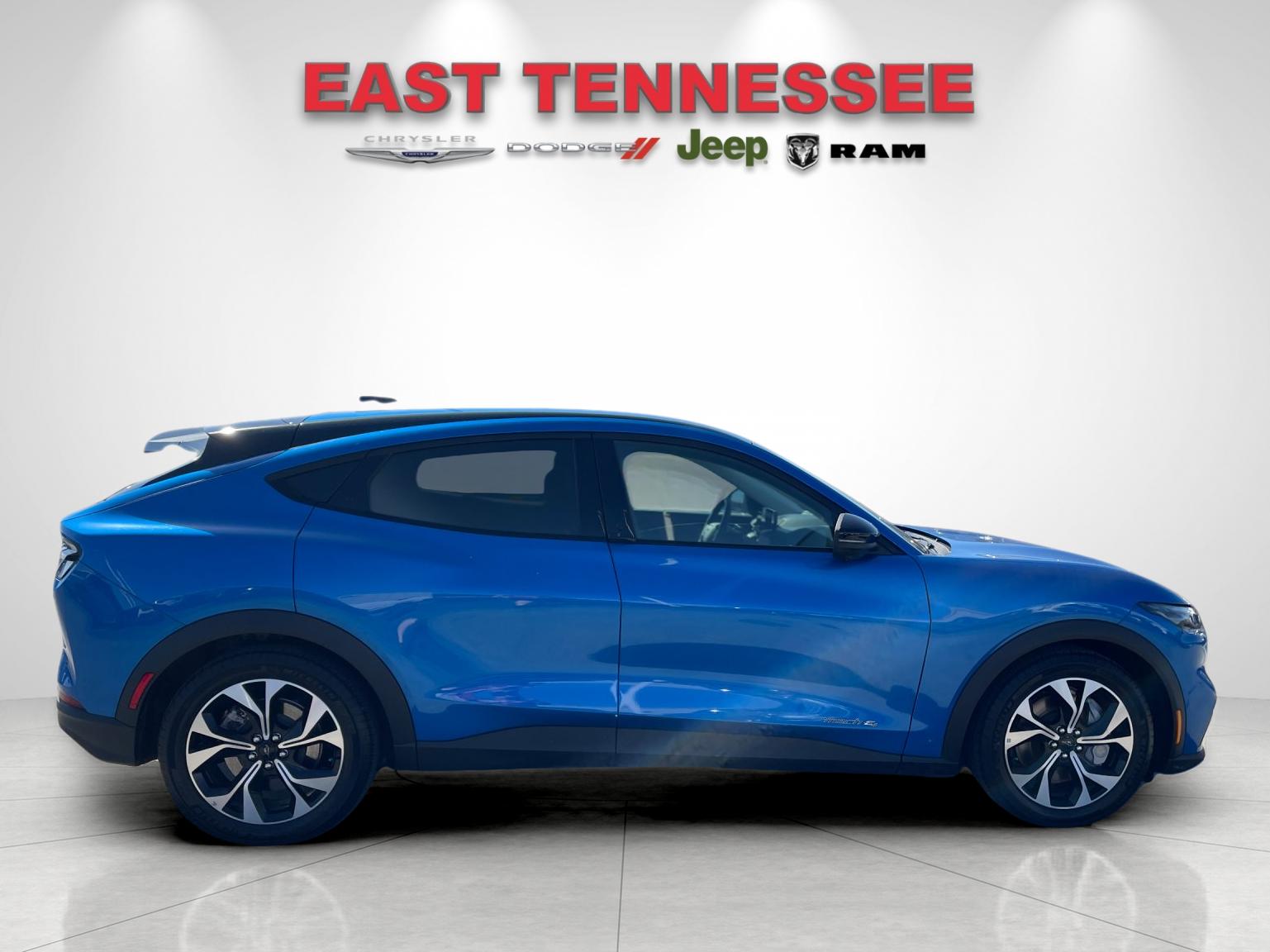 Used 2025 Blue Ford Select image 2