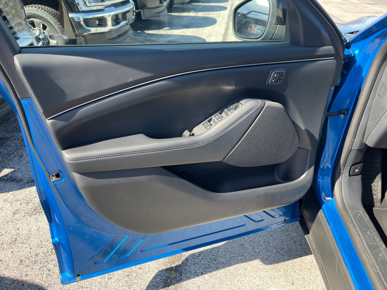 Used 2025 Blue Ford Select image 12