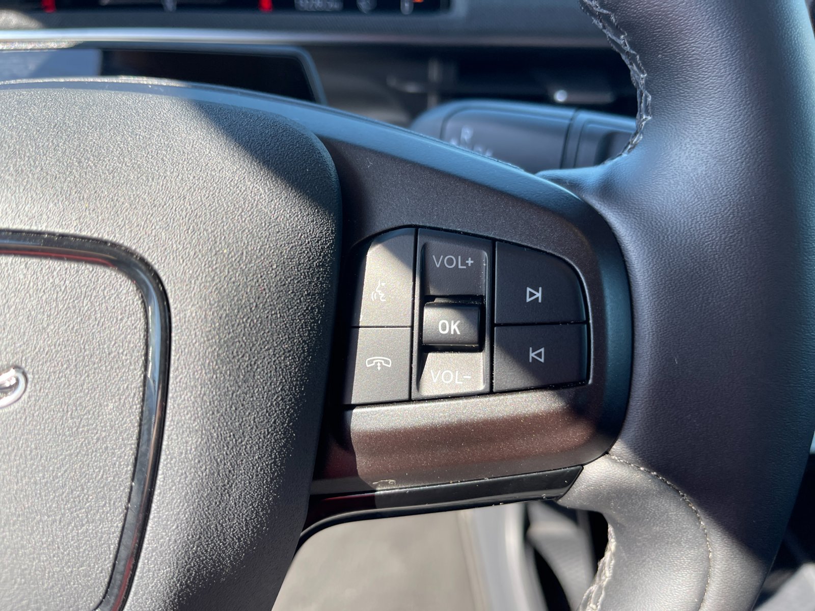 Used 2025 Blue Ford Select image 30