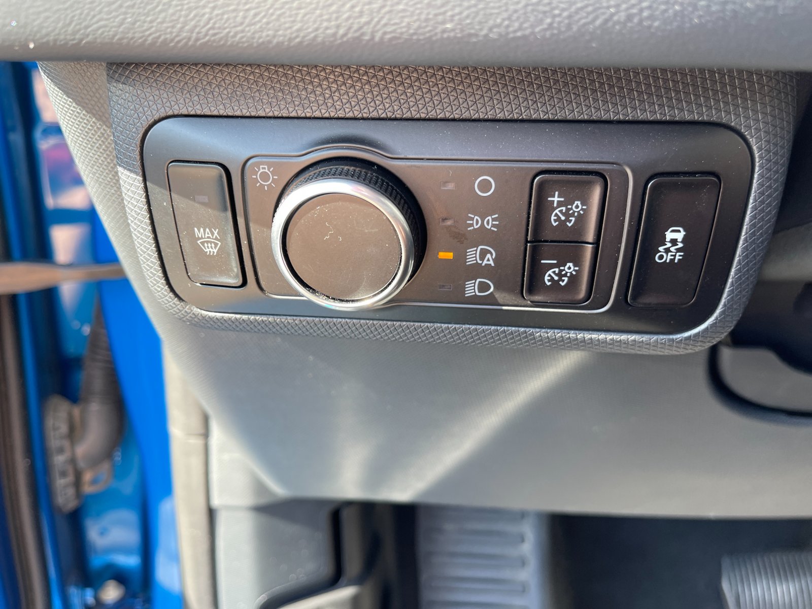 Used 2025 Blue Ford Select image 33