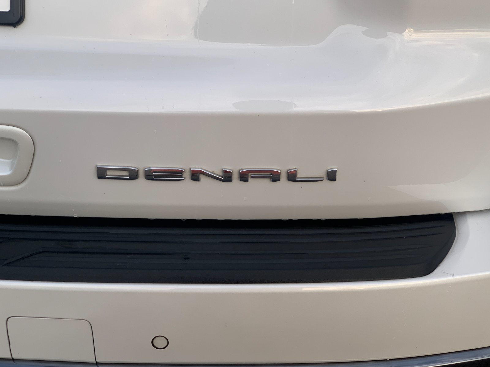 Used 2024 White GMC Denali Ultimate image 37