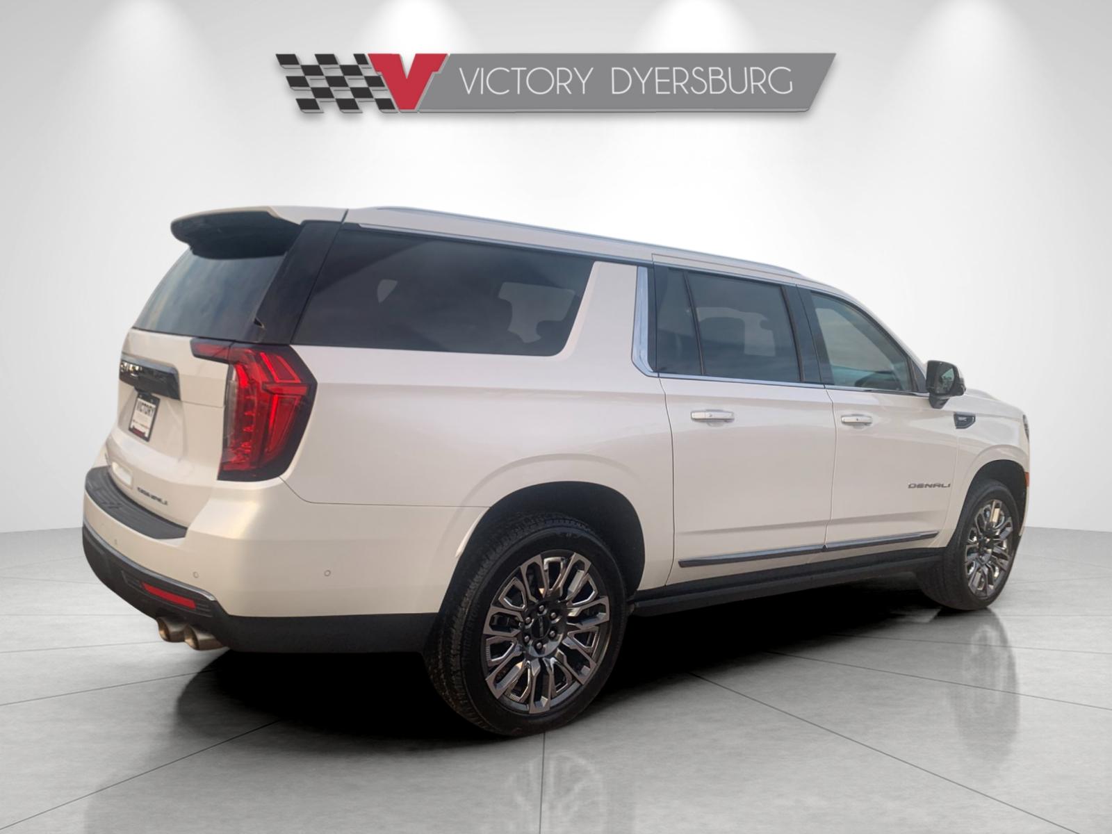 Used 2024 White GMC Denali Ultimate image 4