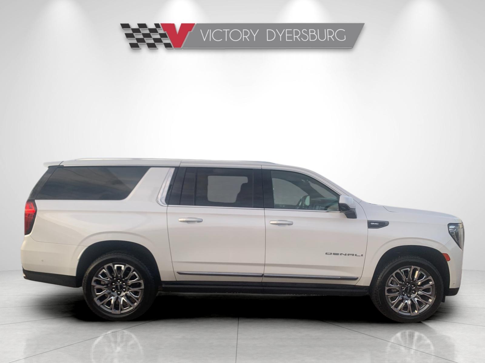Used 2024 White GMC Denali Ultimate image 3