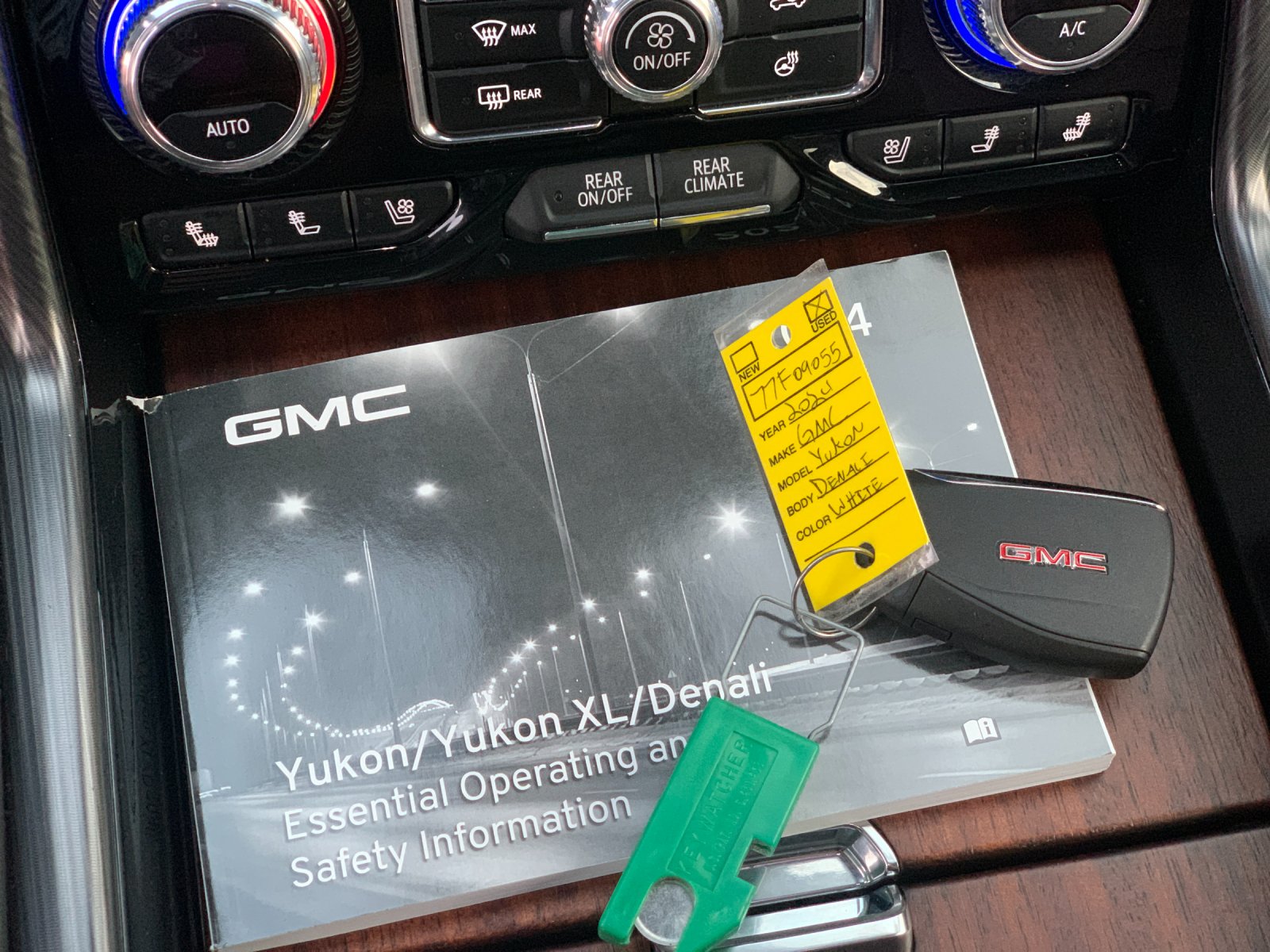 Used 2024 White GMC Denali Ultimate image 10