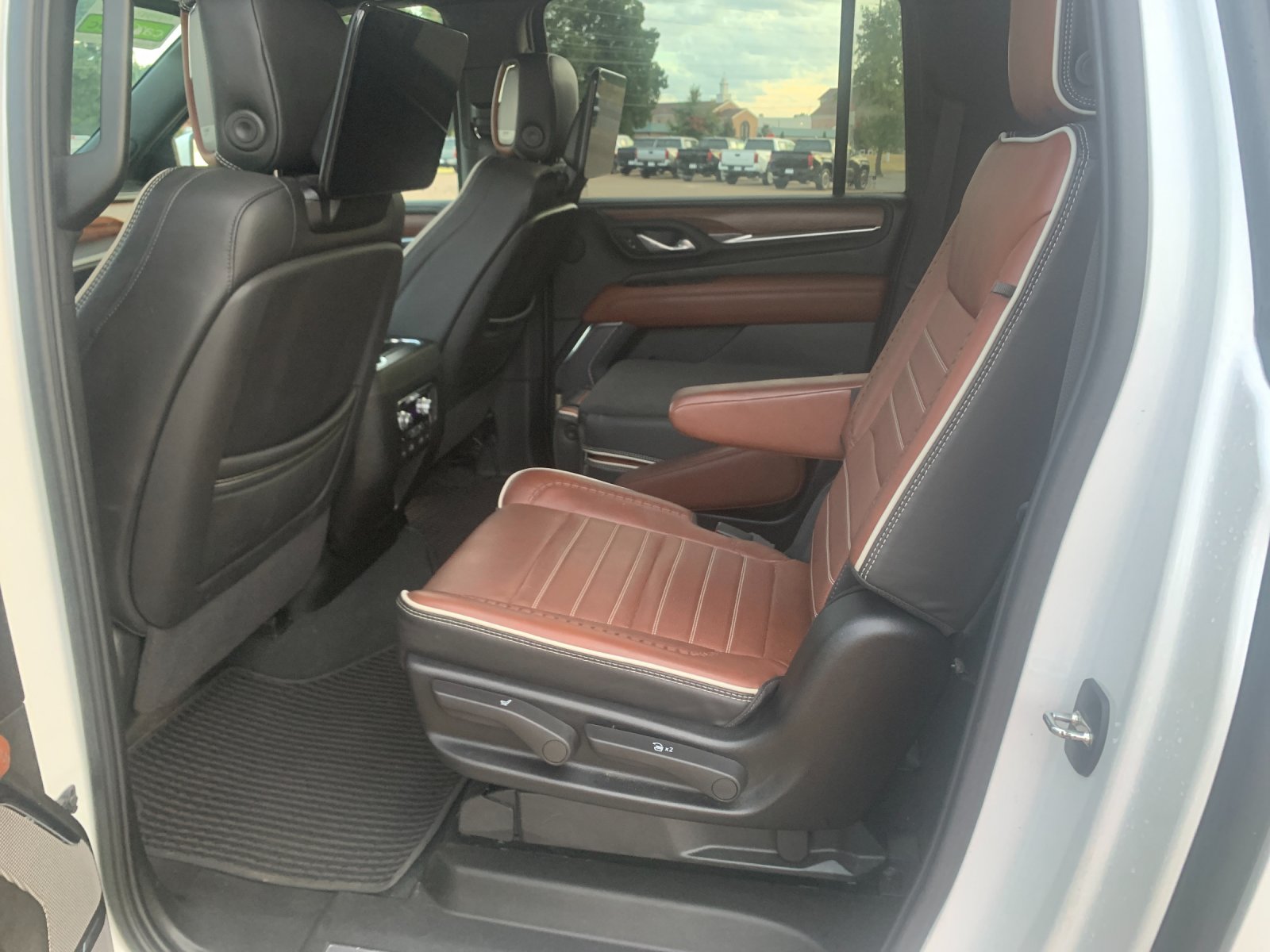 Used 2024 White GMC Denali Ultimate image 15