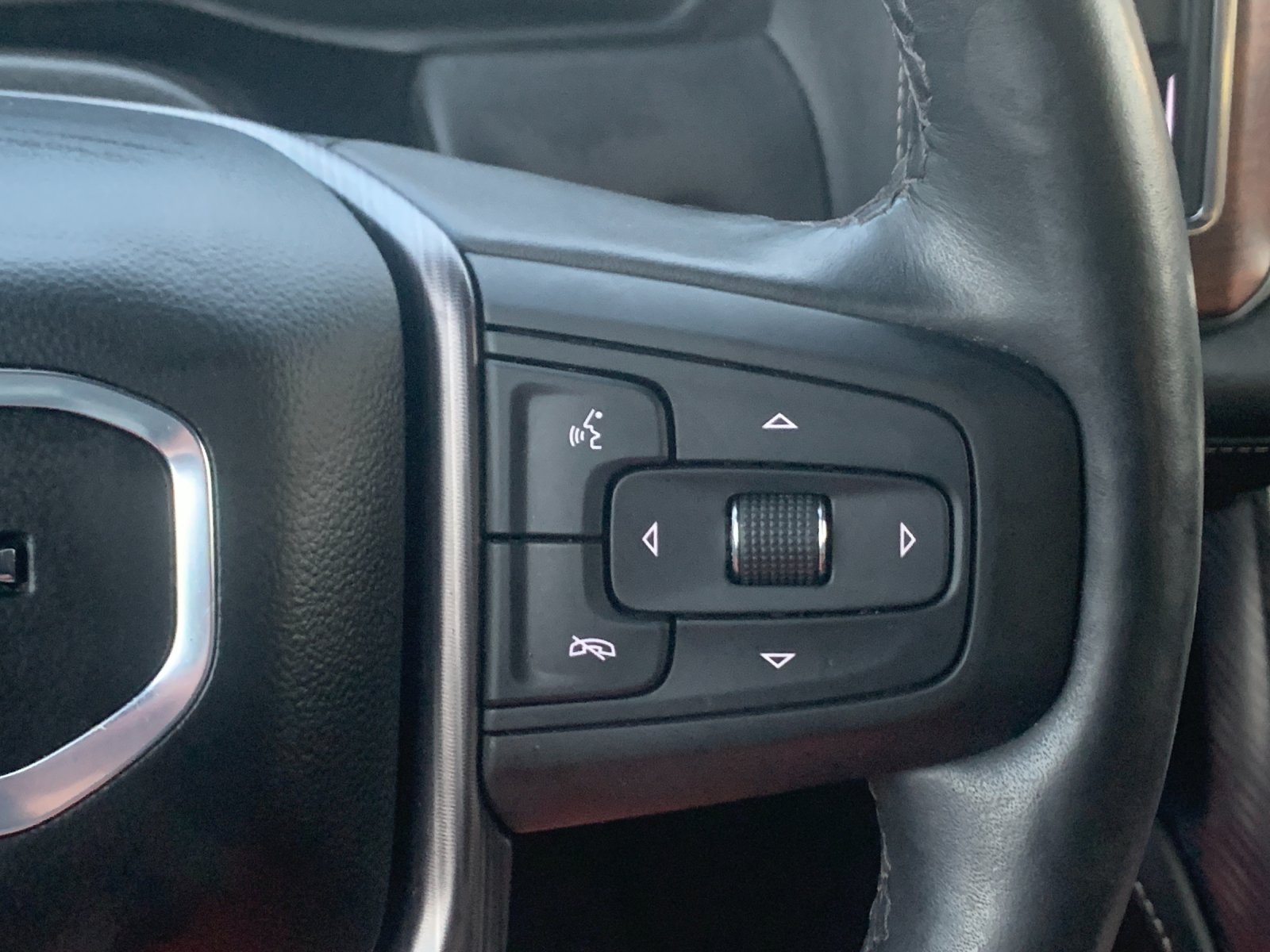 Used 2024 White GMC Denali Ultimate image 32