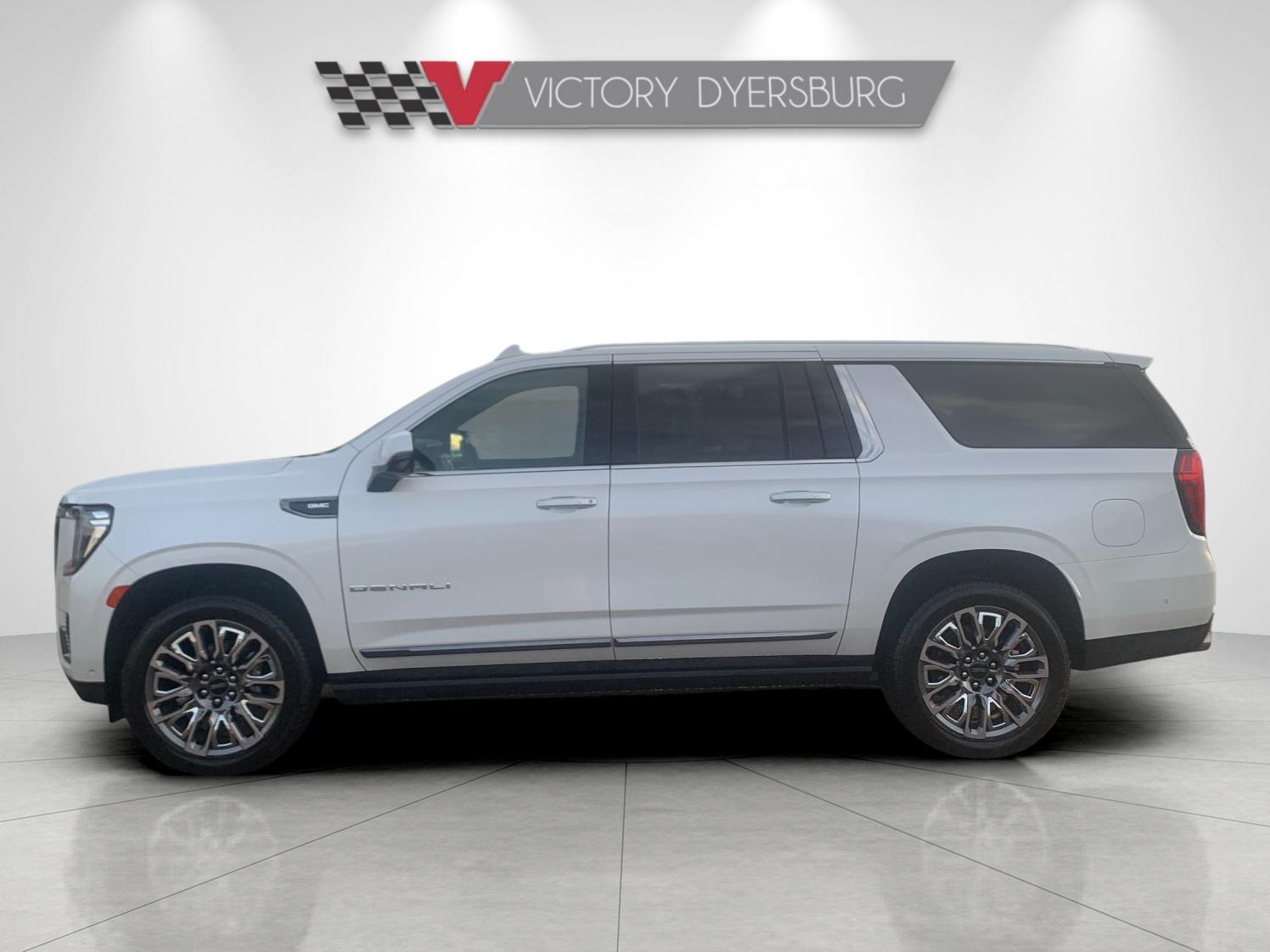 Used 2024 White GMC Denali Ultimate image 7
