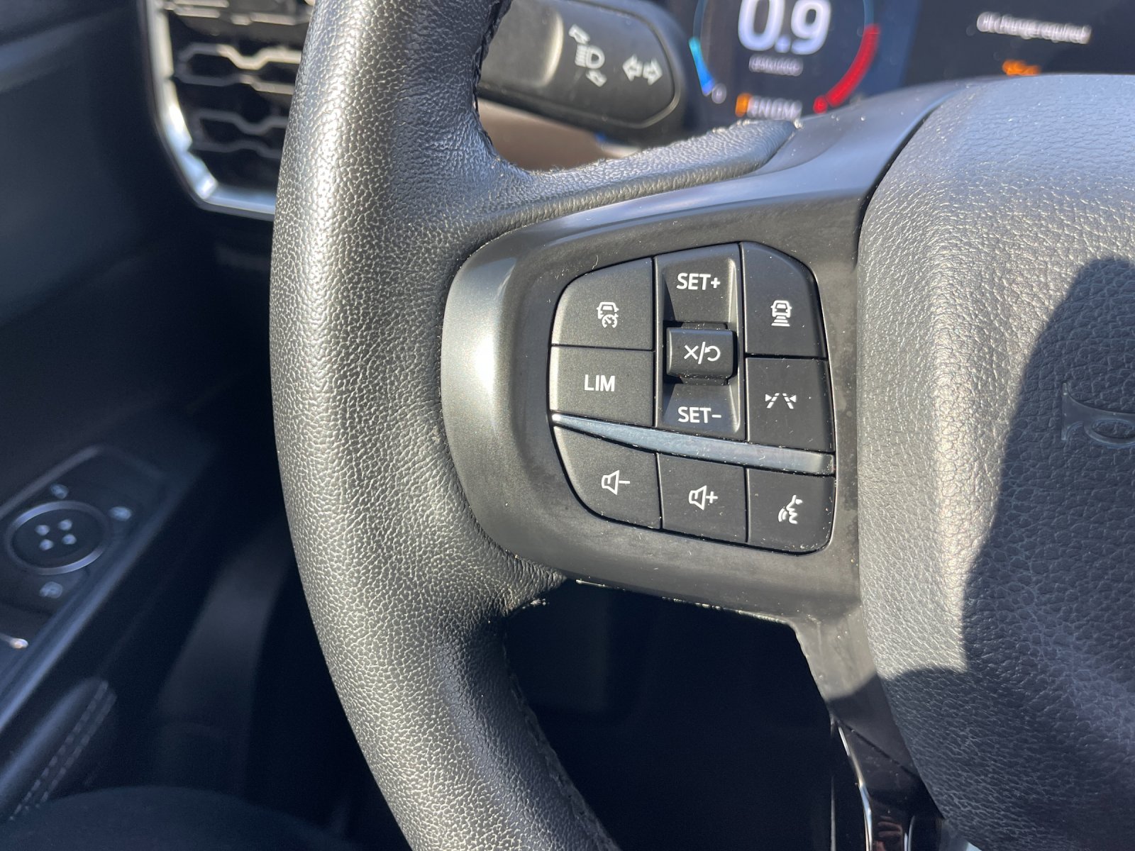 Used 2024 Gray Ford Lariat image 27