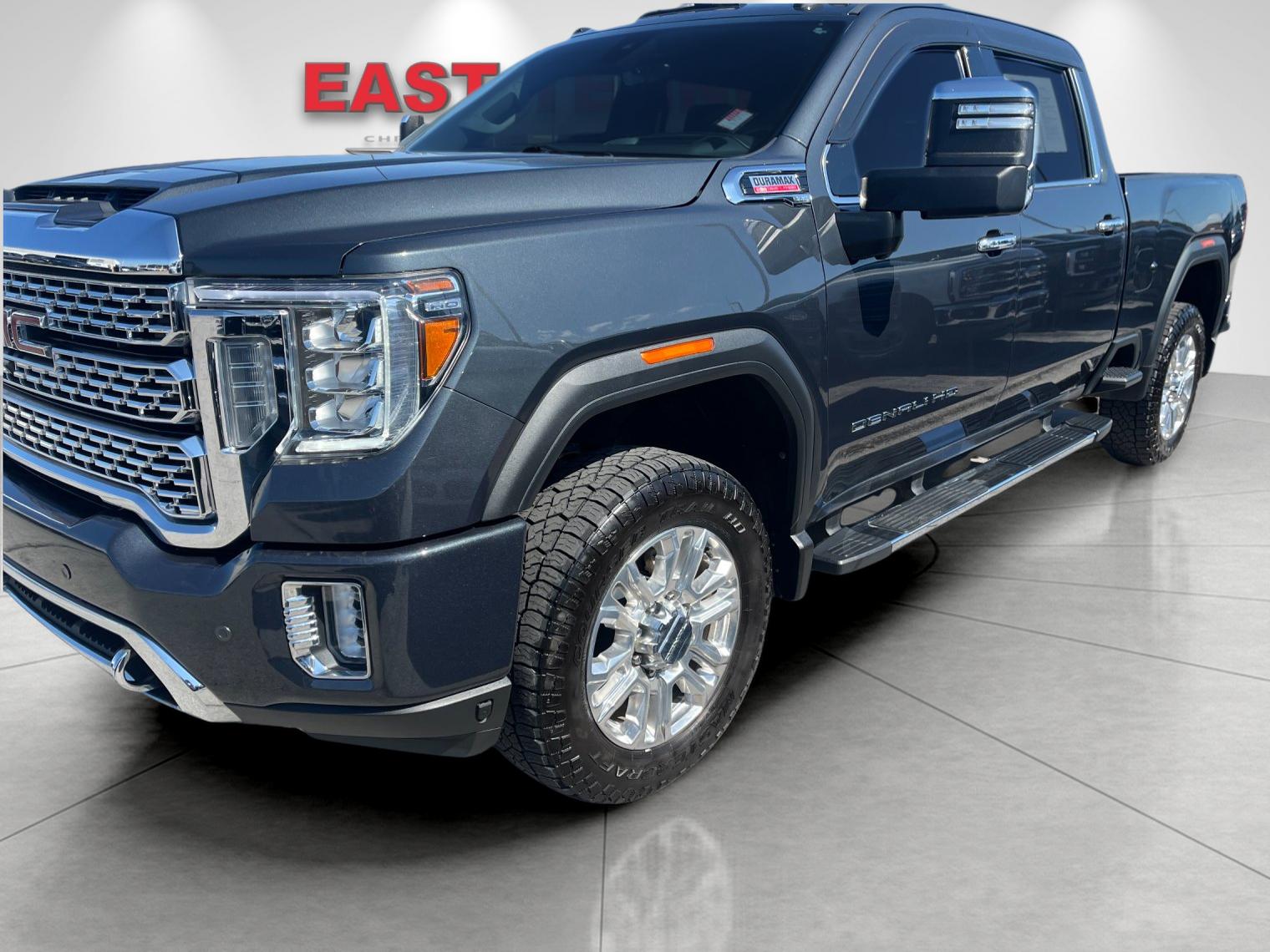 Used 2022 Green GMC Denali image 7