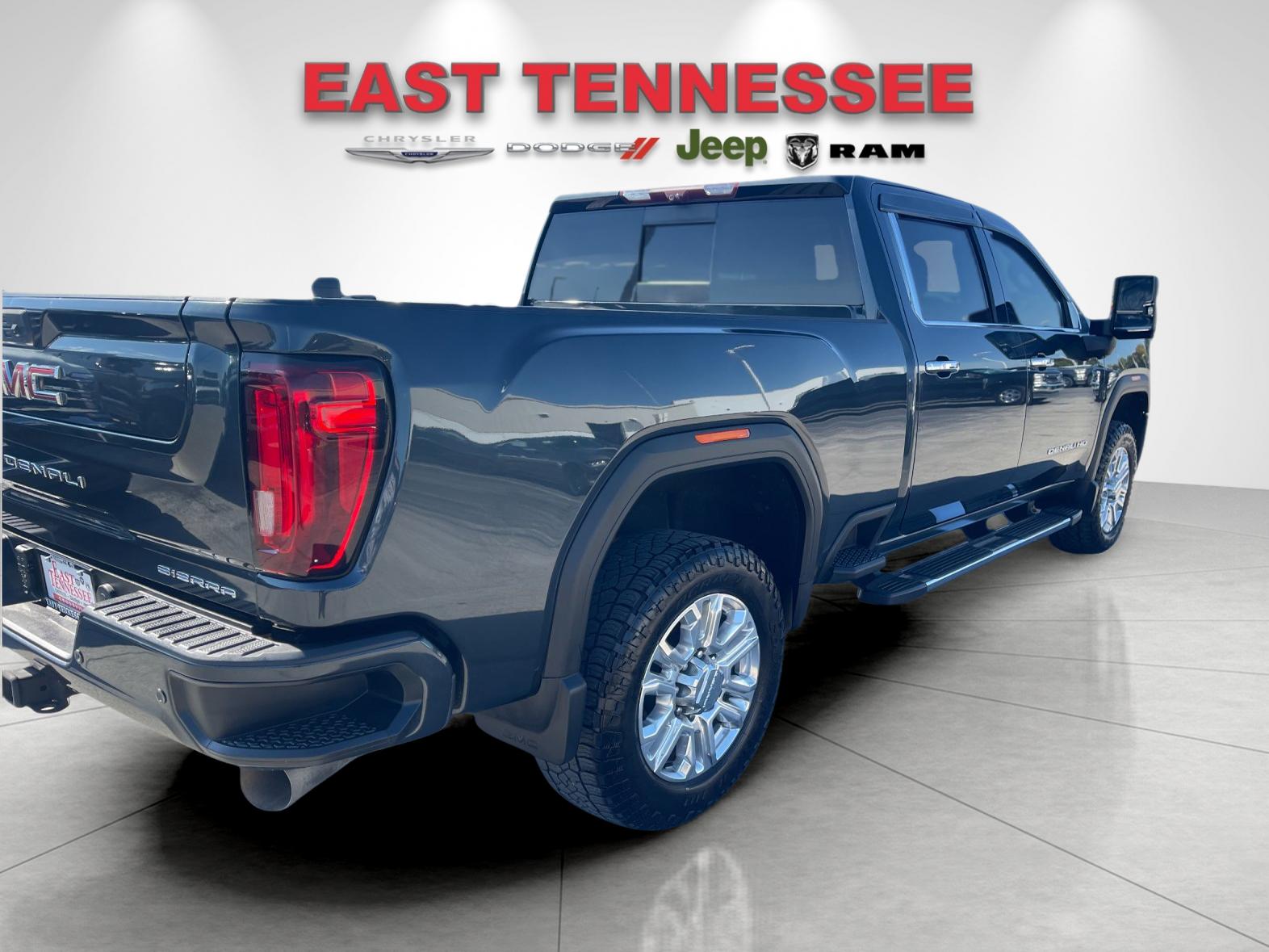 Used 2022 Green GMC Denali image 3