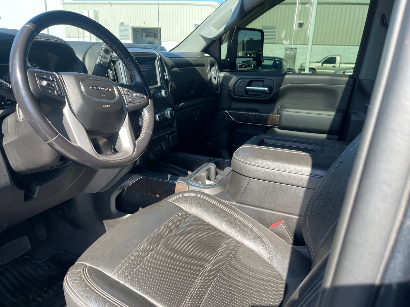 Used 2022 Green GMC Denali image 11