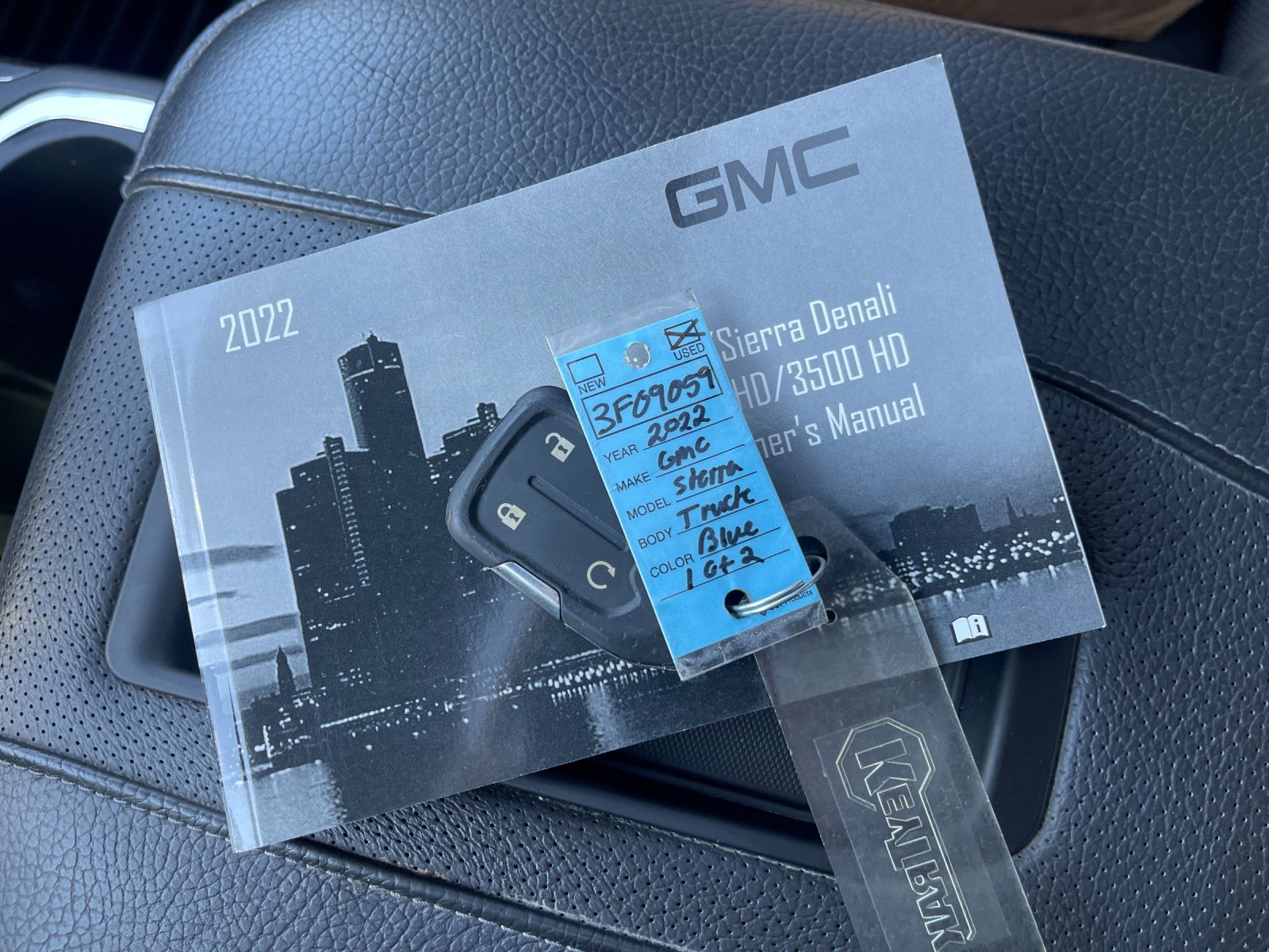 Used 2022 Green GMC Denali image 10