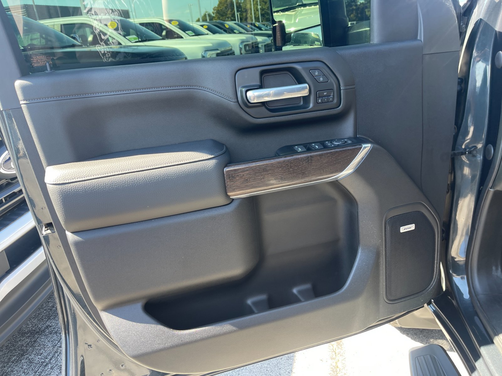 Used 2022 Green GMC Denali image 12